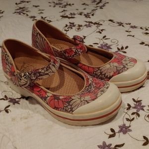 Dansko canvas summer shoes